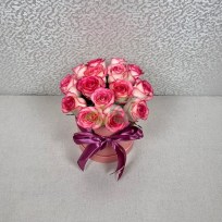 Розы розовые в коробке