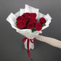 Букет красных роз Ред Наоми с высотой стебля 60 см